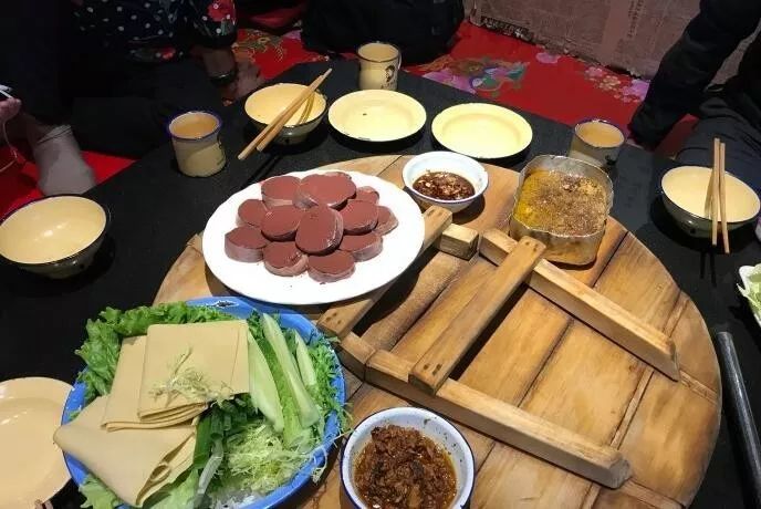 探讨各地美食文化的作文,东北各地美食店铺图片