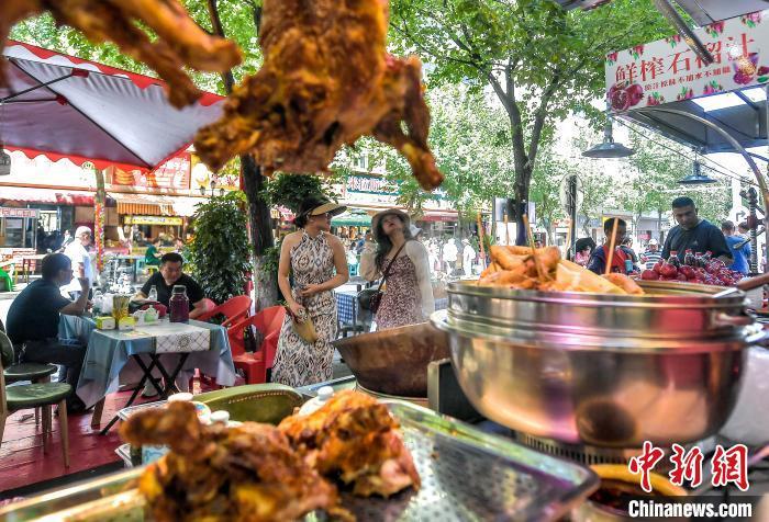 各地美食凡尔赛现场视频,吐槽新疆各地美食文案