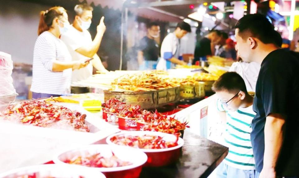 关于各地特色美食的综艺,各地最火的美食店