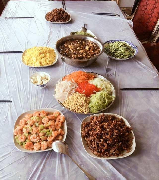 介绍各地美食的胖子是谁,世界各地美食拍照动作