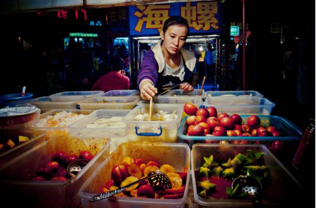 各地特色美食小吃地摊粉,画标有各地美食的地图