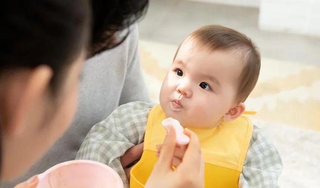 宝宝第一次怎么喂辅食