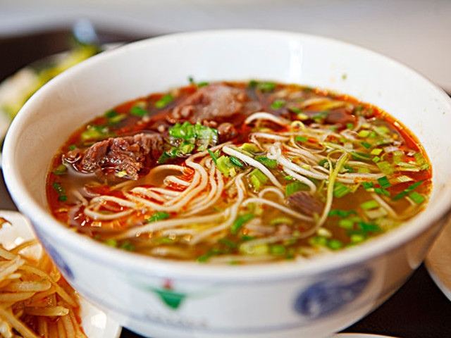 各地不同的牛肉面美食,各地面条早餐美食文案